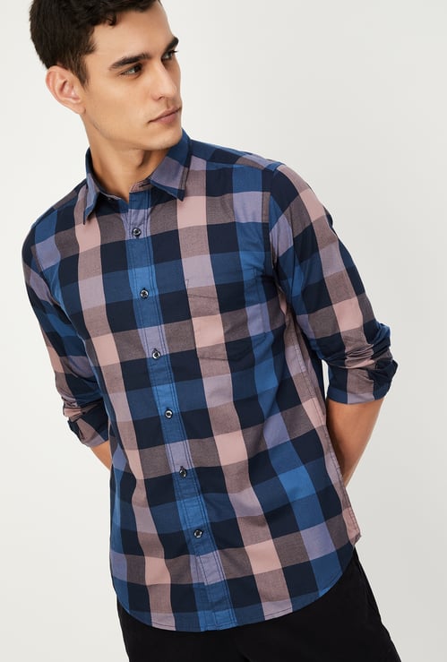 Men Checked Slim Fit Casual Shirt