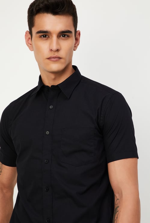 Men Slim Fit Solid Casual Shirt