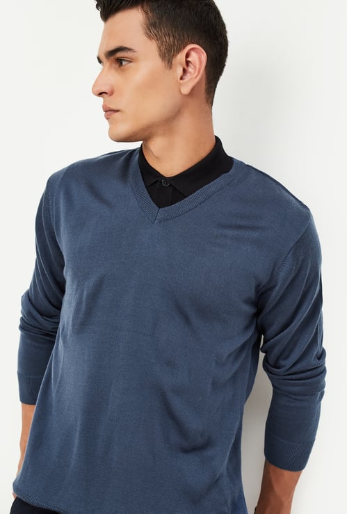 Men Solid V-Neck Sweater