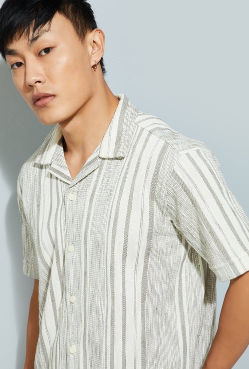 URB_N Men Relaxed Fit Striped Resort Shirt