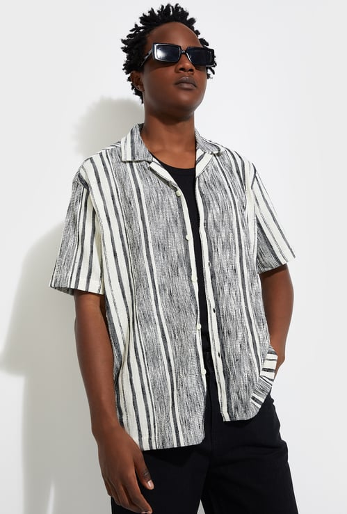 URB_N Men Relaxed Fit Striped Resort Shirt