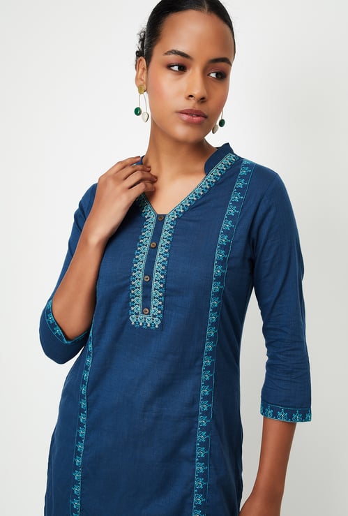 Women Embroidered Straight Kurta