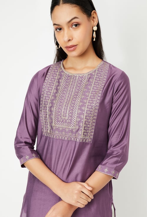 Women Yoke Embroidered Straight Kurta