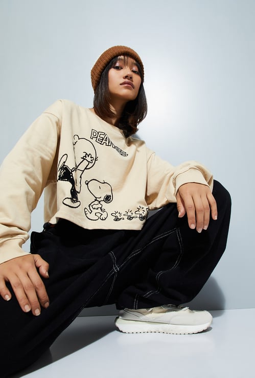 URB_N Women Snoopy Printed Cropped Sweatshirt