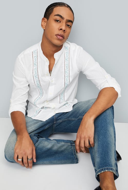 Men Embroidered Slim Fit Kurta