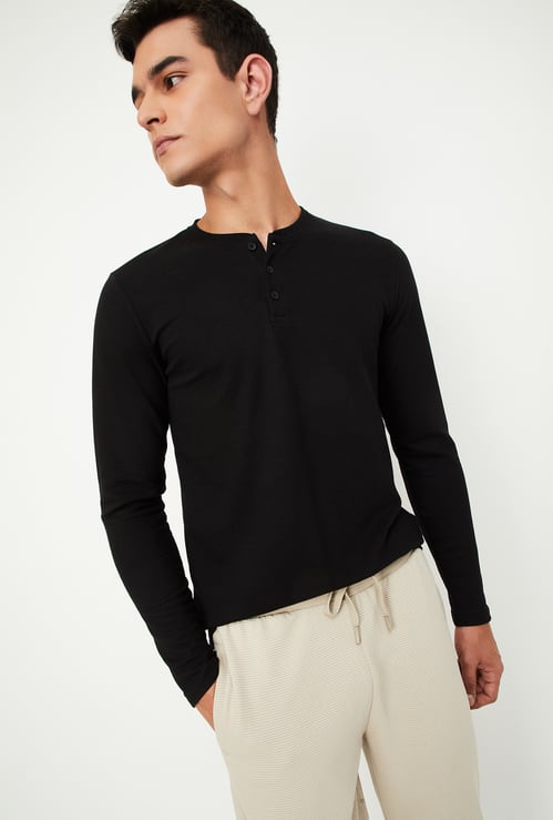 Men Textured Henley Neck T-shirt