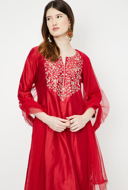 Women Embroidered Straight Kurta Set