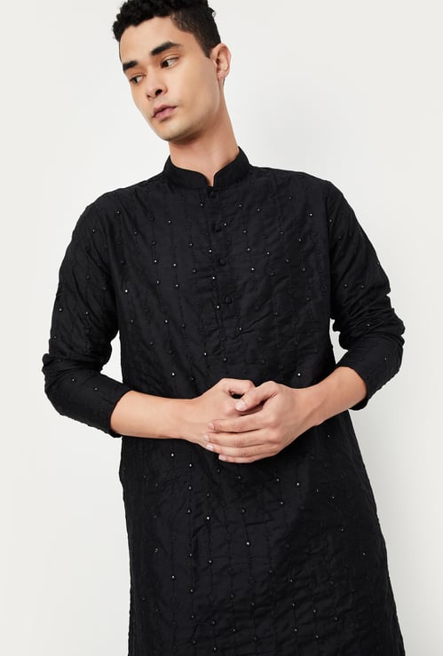 Men Embroidered Straight Kurta