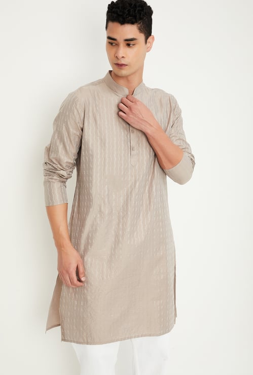 Men Embroidered Straight Kurta