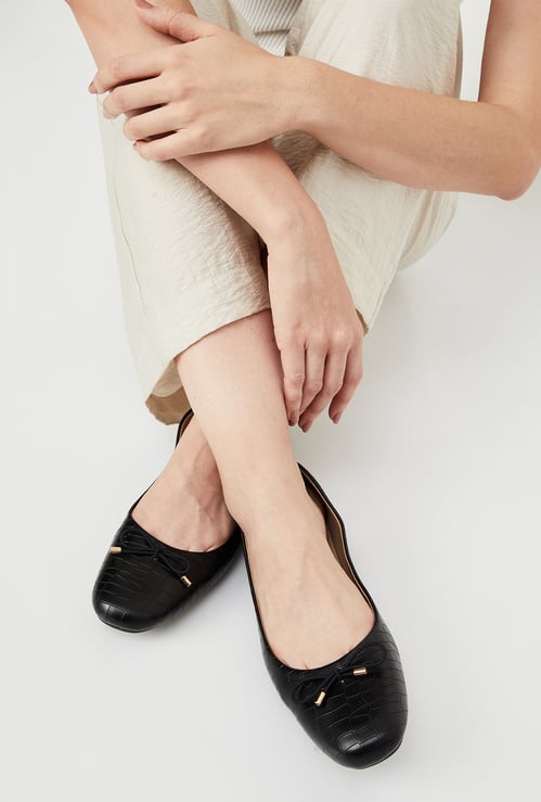 Women Textured Bow-Detailed Ballerinas