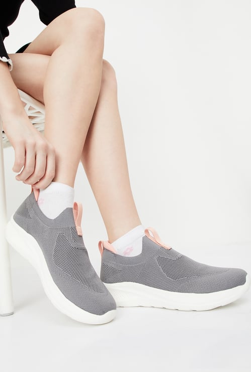 Women Mesh Slip On Sports Shoes