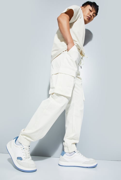 URB_N Men Solid Relaxed Fit Cargo Joggers