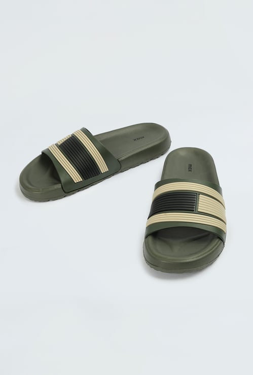 Men Colourblocked Sliders