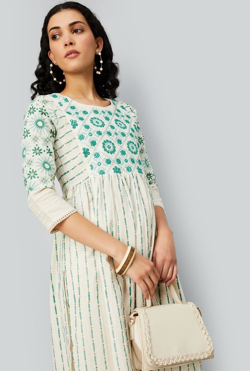 Women Embroidered Yoke Straight Kurta