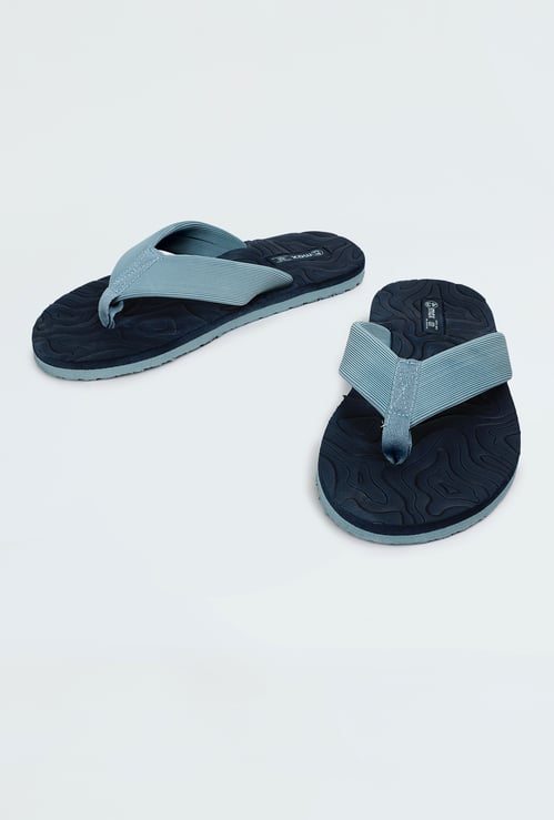 Men Textured V-strap Slipper