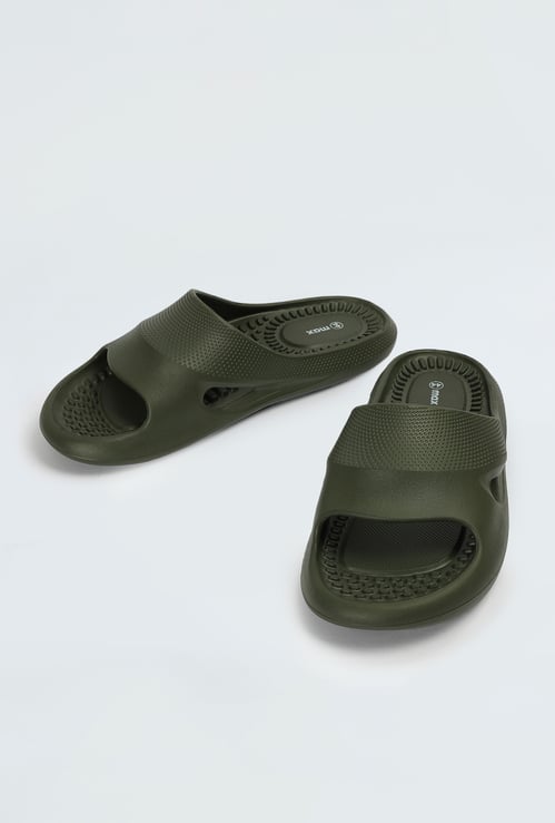 Men Textured Moulded Sliders