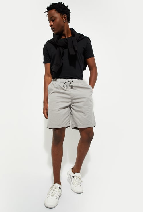 URB_N Men Solid Slim Fit Shorts