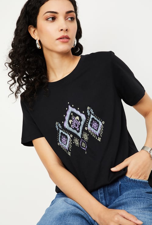 Women Ikat Printed T-shirt