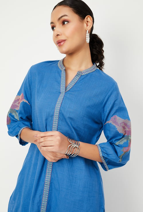 Women Embroidered Straight Kurta