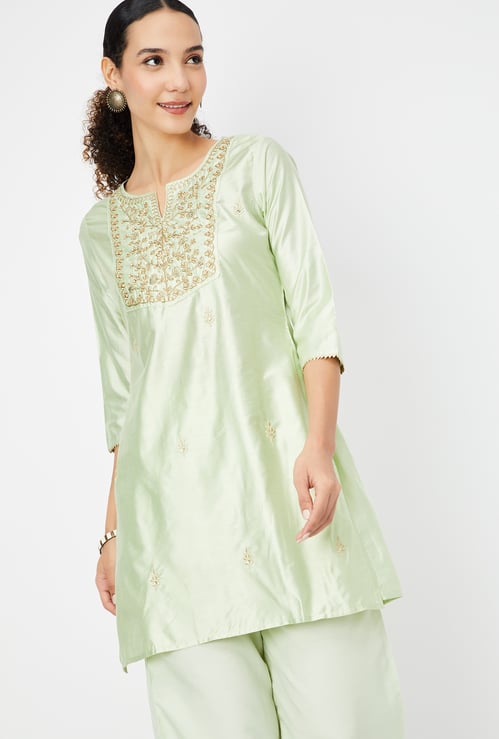 Women Embroidered Straight Kurta Set