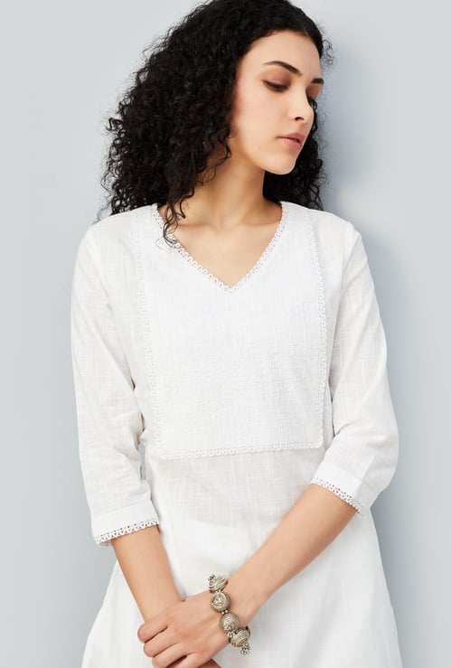 Women Embroidered Straight Kurta