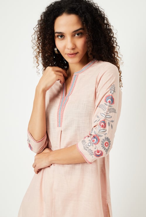 Women Embroidered Straight Kurta