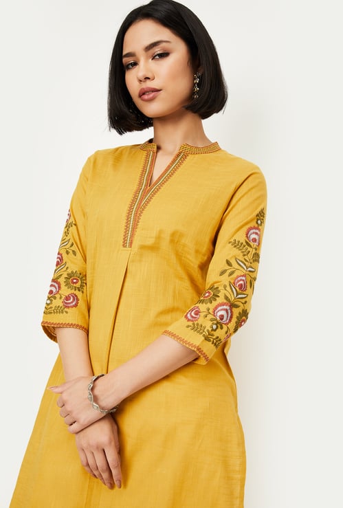 Women Embroidered Straight Kurta