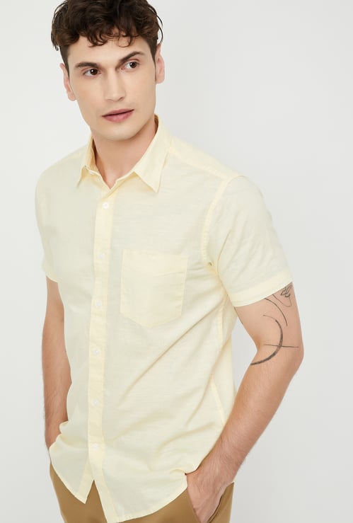 Men Solid Slim Fit Shirt