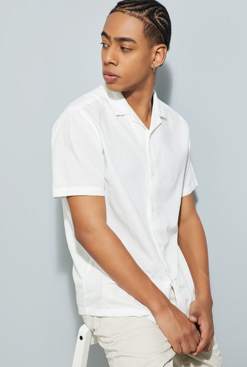 URB_N Men Textured Regular Fit Resort Linen Shirt
