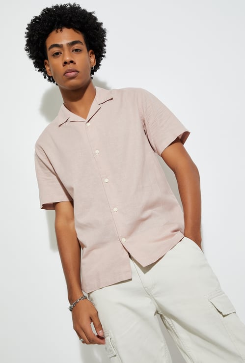 URB_N Men Textured Regular Fit Resort Linen Shirt