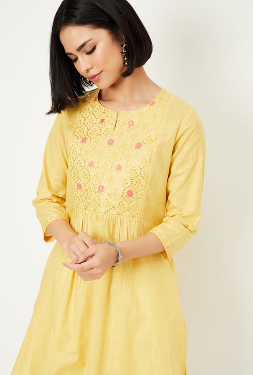 Women Embroidered Straight Kurta
