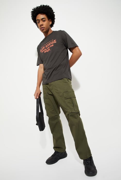 URB_N Men Textured Cargo Trousers