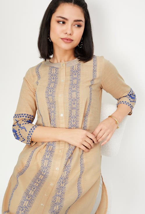 Women Thread Embroidered Straight Kurta