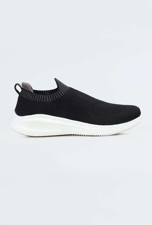 Men Mesh Slip-On Athleisure Shoes