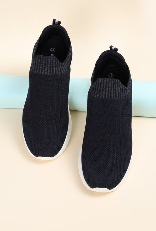 Men Mesh Slip-On Athleisure Shoes