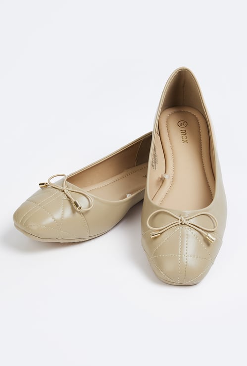 Women Textured Ballerinas with Bow