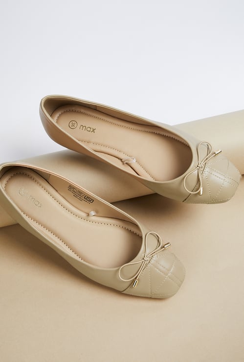 Women Textured Ballerinas with Bow