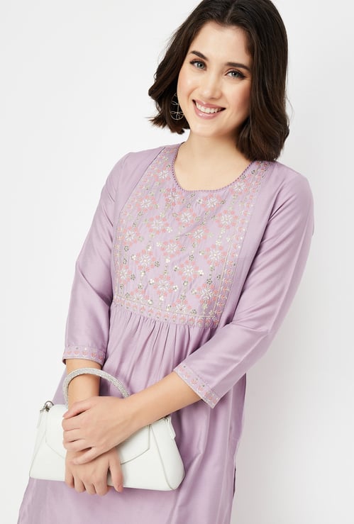 Women Yoke Embroidered Straight Kurta