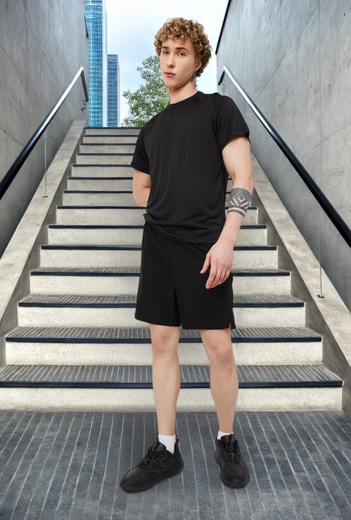 Men Solid Regular Fit Sports Shorts