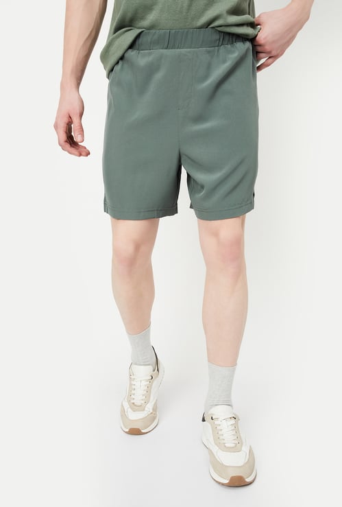 Men Solid Regular Fit Sports Shorts