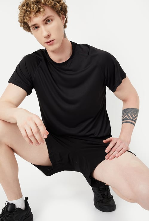 Men Solid Slim Fit T-shirt