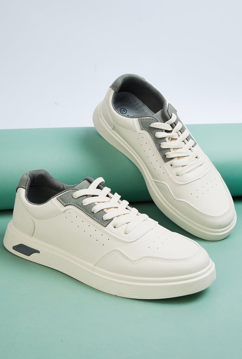 Men Perforations Lace Up Sneakers