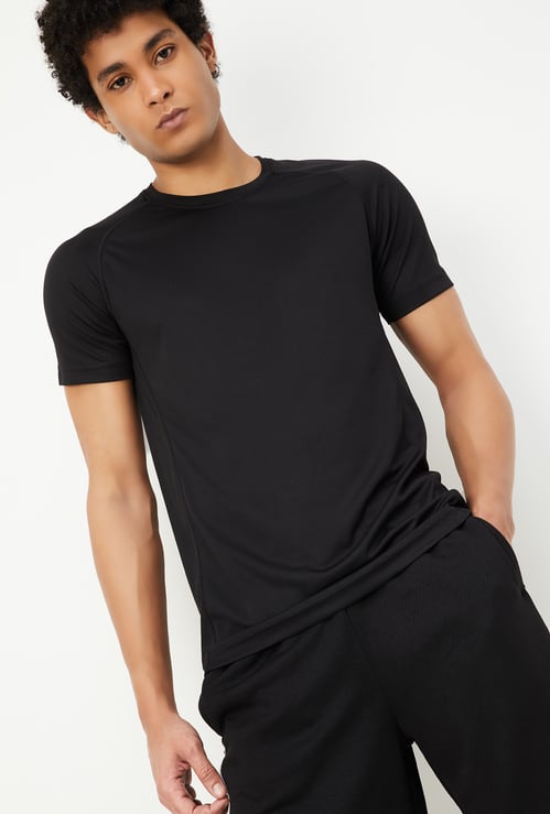 Men Slim Fit Solid Athleisure T-shirt