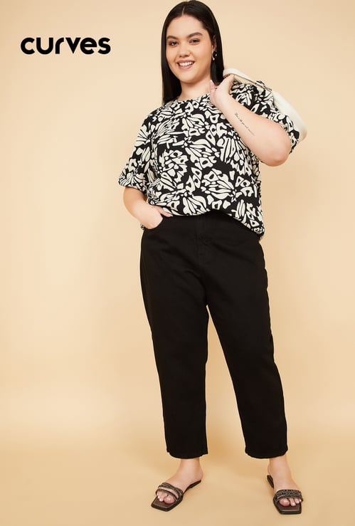 Women Solid High Rise Mom Fit Crop Jeans