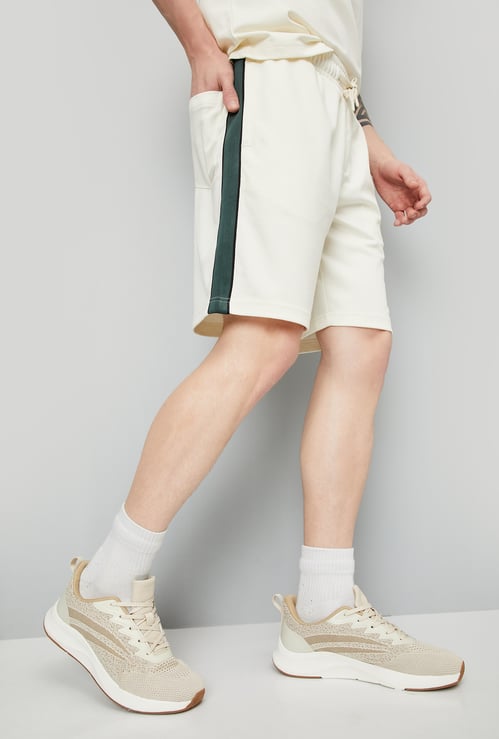 Men Solid Side Taped Shorts