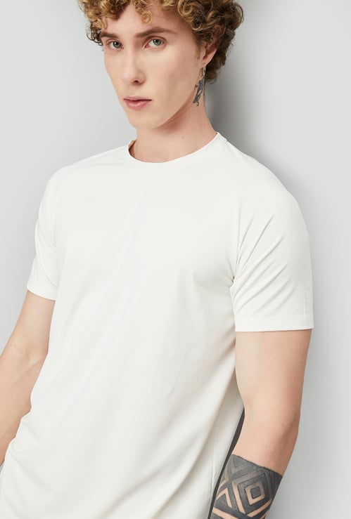 Men Solid Slim Fit Sports T-shirt