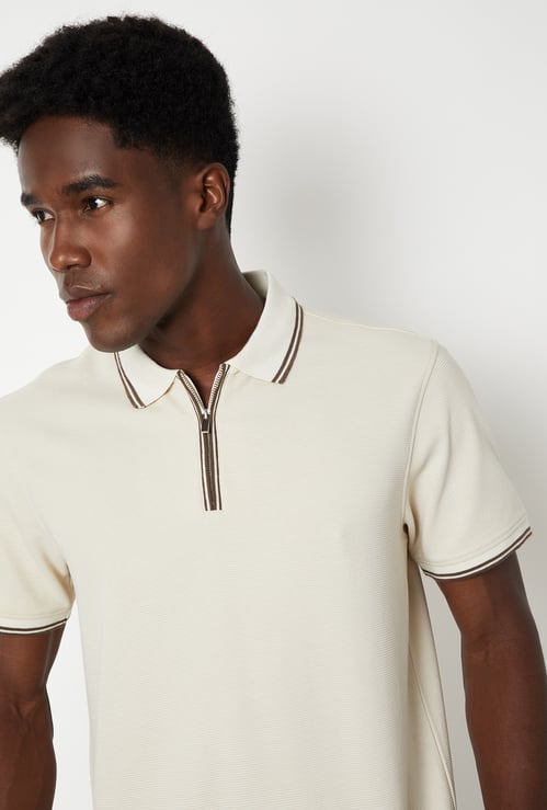 Men Textured Regular Fit Polo T-shirt