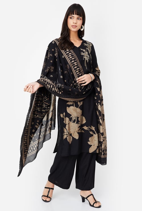 Women Floral Embroidered Straight Kurta Set