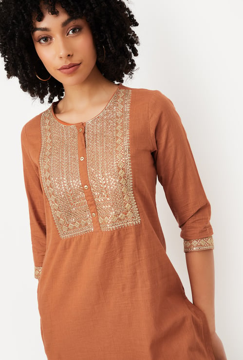 Women Embroidered Straight Kurta