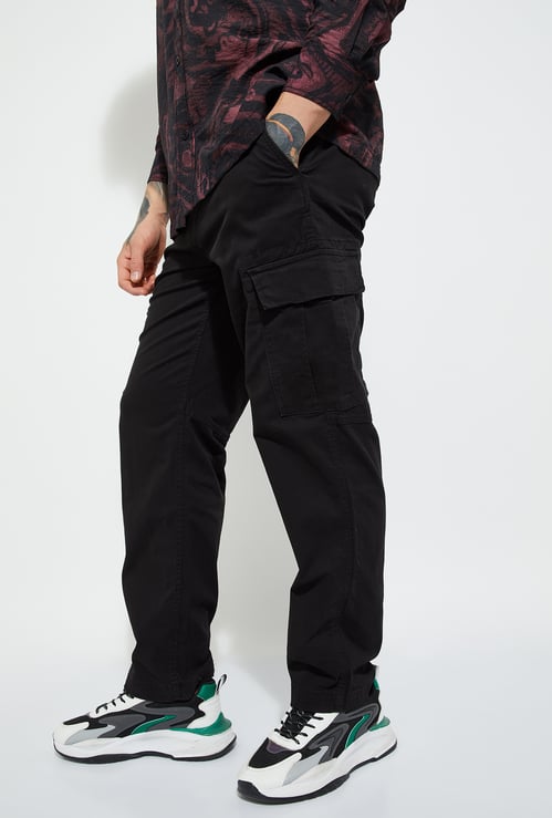 URB_N Men Solid Relaxed Fit Cargo Trousers